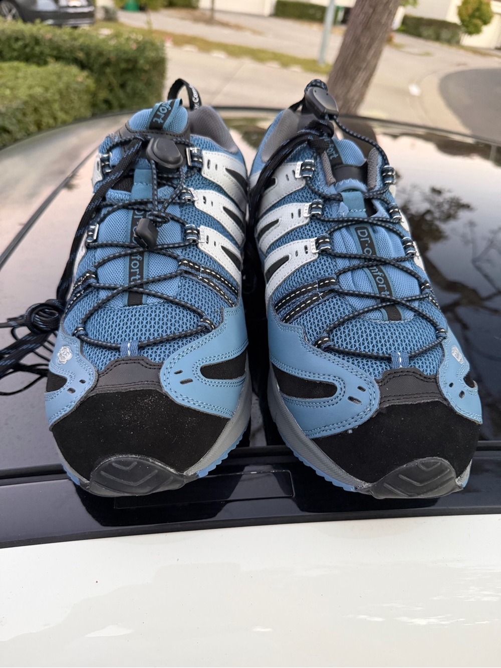 Men's Athletic Trail Shoes in Light Blue and Black